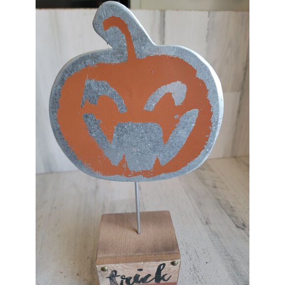 Pumpkin trick or treat centerpiece Halloween home decor sign - Picture 2 of 8
